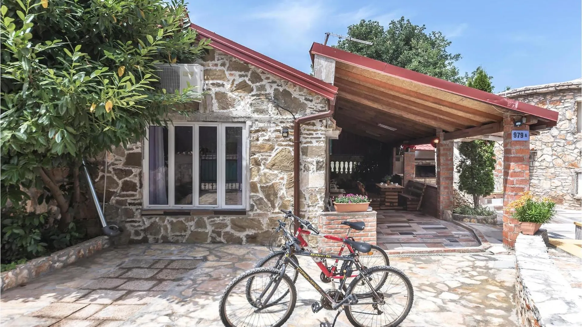 Lovely Home In Peroj With Wifi